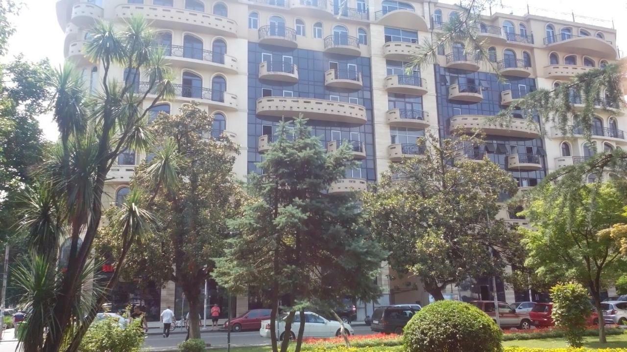 Apartament In The Centre Batumi Exteriör bild